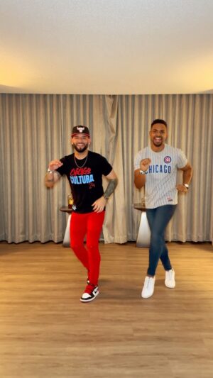 Jorge Burgos Instagram - ANESTESIADA 💉🩸 Tirando los pasos prohibidos con el mío @ataca_official 🧨🧨🔥🔥

@ataca_official 🤴🏼 
@el_showaquino 🤴🏽

Event: @chicago_salsabachata_festival 🔥🤩
