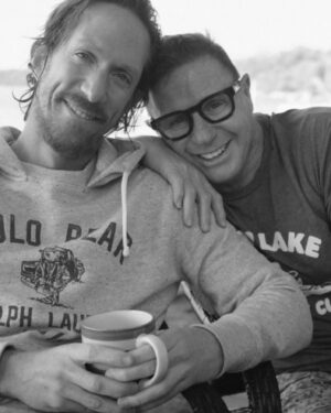 Jorge Cadaval Instagram - No hay cuenta para decir lo contento y feliz que me siento a tu lado, con todo sus pro y sus contras, pero de lo que estoy seguro amor es que no quiero que esto se acabe. Te quiero mucho @ken_appledorn Feliz Aniversario P.D. Me encanta despertarme a tú lado ❤️