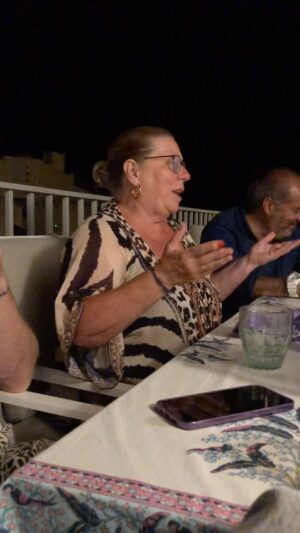 Jorge Cadaval Instagram - Veranos y cenas que se quedan en el alma. @maitecadaval @andreacadaval @matito_matos @albertoromerolara1969
