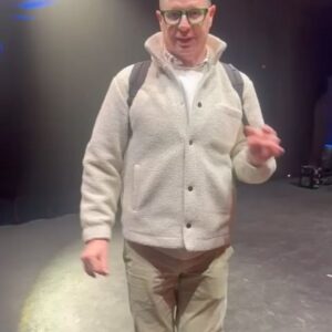 Jorge Cadaval Instagram - Cuando llegas al Teatro, antes de empezar ensayamos y luego a darle fuerte. Gracias a nuestra compañía por este regalo que es "Bis a Bis"  se os quiere familia ❤️