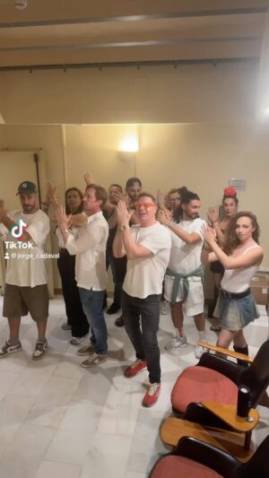 Jorge Cadaval Instagram - Fancy para salir😂 #gilipollezdeldia❤️grandemigentedeinstagram🩷  #disfrutarlavida 💚 @ken_appledorn @maitecadaval @javiladevo @rociolaturronera @jonhychaves @cruxita @fran_delafrontera @estefaniagraga Bartolo