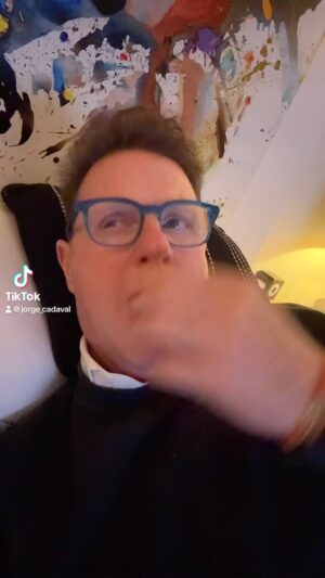 Jorge Cadaval Instagram - Suelta la primera 😂 #gilipollezdeldia❤️ #grandemigentedeinstagram🩷