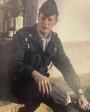 Jorge Cadaval Instagram - Allá por los 80 este que os escribe, hacía mi servicio militar en Tablada Sevilla. Un año de mi vida que dedique a este mi país, por fuerza,  no por que me gustase y encima me cogió el golpe de estado fallido del Coronel Tejero, no quiero deciros el miedo que tuvimos todos. Yo me lleve una semana con los cojones en las orejas 👂🏼