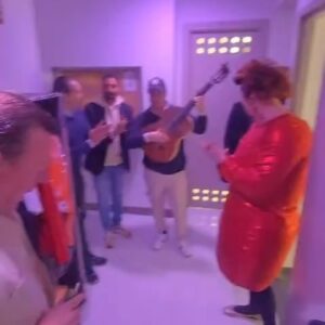 Jorge Cadaval Instagram - Antonia disfrutando con su gente @cesarcadaval @javierheredia.flamenco @perla_hijo22 @rociolaturronera #grandemigentedeinstagram🩷