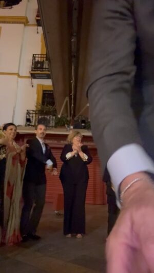Jorge Cadaval Instagram - Gracias a tod@s por esta Feria 2024. Toca seguír currando con Bis a Bis, fin de semana en Roquetas y Almería @maitecadaval @rociolaturronera @javierheredia.flamenco @hiniestacortes @rhina.artelavida #vivalavida❤️ #grandemigentedeinstagram🩷