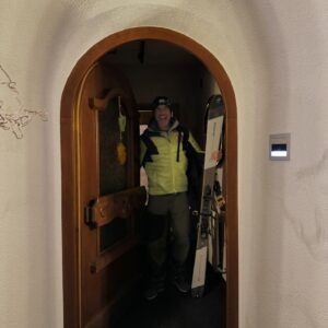 Jorge Fernández Instagram - Se termina un viaje increíble por varias zonas de Austria 🇦🇹 

Seguramente es el país que más me pueda gustar por todo lo que ofrece.

Hemos hecho larguísimas travesías, hemos esquiado, hemos hecho turismo por muchos de sus pueblos y ciudades de ensueño, tanto con amigos como en familia. Hemos disfrutado de la comida tradicional austríaca todos los días, y sobre todo nos llevamos las ganas de volver!!

Österreich 🇦🇹 🙌🏼
