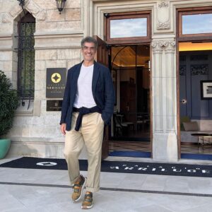 Jorge Fernández Instagram - Palacio Arriluce es historia, alma, sofisticación y exclusividad.

Un hotel de 5 estrellas
miembro de The Leading Hotels of the World que acaba de abrir sus puertas en Getxo, Vizkaia.

Un palacio convertido en hotel que, inspirándose en la esencia y la historia de la casa-palacio familiar, se redefine para volver a ser una referencia de prestigio, lujo y estilo, cien años después de su construcción, y ahora, también, en la excelencia del servicio al cliente.

Mucha suerte 🍀 

@palacioarrilucehotel
