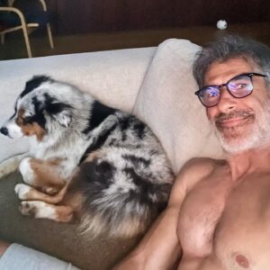 Jorge Fernández Instagram - Y así…la tarde noche del domingo es mejor! Mika ❤️