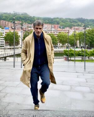 Jorge Fernández Instagram - Mi hora favorita del domingo. Despertarse temprano, con energía y con la sensación de haber descansado. 

Disfrutar de la calma de la ciudad vacía, sin gente e ir a por tu café sin prisas.

“Esas pequeñas cosas” 

Mantenerse en salud es una suma de muchos hábitos, pero también de pequeños momentos que sólo a ti te pueden satisfacer.

Sólo hay que estar “despierto” y escucharse.

Buen domingo estéis donde estéis!!!! 😁