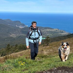 Jorge Fernández Instagram - Mar y montaña. 

La gran suerte de poder disfrutar de ambas a la vez! 😀

Montes del País vasco.