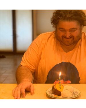 Jorge Garcia Instagram - Wasn’t expecting my quarantine birthday to have any surprises but
-my wife made my grandma’s wine cake
-all of these daffodils painted by my wife and her sisters for their #30DaysOfArt challenge seemed to have a running theme of stuff I like
-and last but not least someone adopted me a gorilla 🦍
