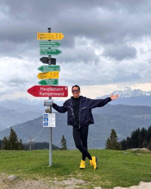 Jorge González Instagram - Hola chicas y chicos! 😉 Heute hat uns @jorgechicaswalk , bekannt als Laufsteg-Trainer von @germanysnexttopmodel auf der Kampenwand besucht und den traumhaften Blick von der Kampenwandseilbahn auf den Chiemsee genossen. Im Anschluss hat er sich einen Kaiserschmarrn in der @sonnenalmkampenwand schmecken lassen. Herzlichen Dank für Deinen Besuch und bis zum nächsten Mal!
 
#kampenwand #aschauimchiemgau #chiemsee #chiemgau #chiemseealpenland #chiemseechiemgau
