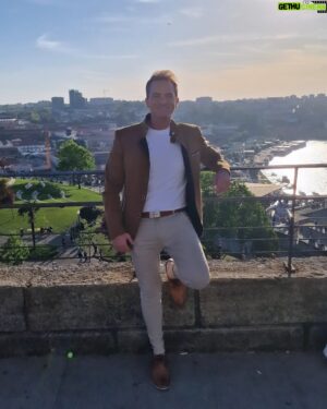 Jorge Guerreiro Instagram - Já estou na Serra do Pilar 😎 Até às 20:00⏰️ 
@aquiportugal.oficial @rtppt 📺