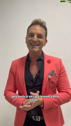 Jorge Guerreiro Instagram - É já na última parte do Somos Portugal que vamos ter o mini concerto do @jorgeguerreirocantor ! 😍 Não falte e termine a sua tarde ao som das melhores músicas do cantor 🧡

#somosportugaltvi
@tvioficial