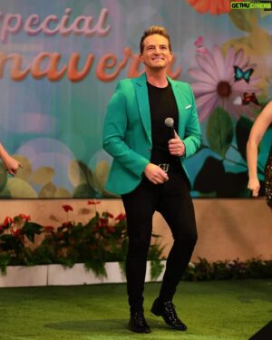 Jorge Guerreiro Instagram - "Havana" no especial Primavera da @tvioficial 🥳
Este mês  ainda tenho concertos em Fornos de Algodres📍. Sátão 📍 Sousel📍Arcozelo📍 etc .... 
📸@andre_stachel @smkdenim