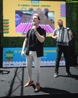 Jorge Guerreiro Instagram - Há um  mês fui convidado para dar voz ao Hino dos @santosnotejo e hoje foi a apresentação do evento🥳
Podem ouvir várias vezes na @radiocomercial 😎
Obrigado @andrehenriquesmusic 🙏 fiquei muito orgulhoso 🙏
📸 @marcofonseca_photo