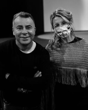 Jorge Javier Vázquez Instagram - Ayer conocí a @diaz_yolanda_ que vino a verme #DesmontandoaSéneca. Ojalá hubiera más políticos como ella, que desmontan las mentiras con datos, y menos abonados a una crispación que no aporta nada. Un auténtico placer.