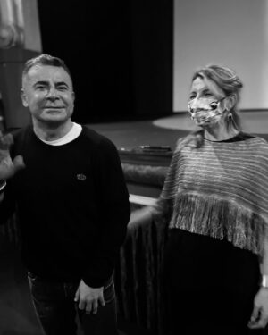 Jorge Javier Vázquez Instagram - Ayer conocí a @diaz_yolanda_ que vino a verme #DesmontandoaSéneca. Ojalá hubiera más políticos como ella, que desmontan las mentiras con datos, y menos abonados a una crispación que no aporta nada. Un auténtico placer.