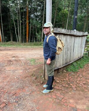 Jorge Javier Vázquez Instagram - Está el trekking. Y luego que seas tan torpe que te tengan que llevar en volandas.