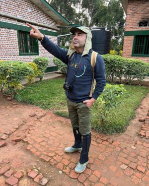 Jorge Javier Vázquez Instagram - Está el trekking. Y luego que seas tan torpe que te tengan que llevar en volandas.
