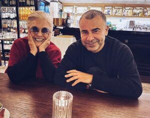 Jorge Javier Vázquez Instagram - Regalos que me da la vida. Disfrutar viendo a Lola Herrera en el Bellas Artes de Madrid y luego tener la oportunidad de charlar con ella. La vida es para mí.