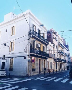 Jorge Javier Vázquez Instagram - Redescubrir tu ciudad paseando en Navidad. El centro de Badalona está espectacular. Menudo viaje nostálgico me acabo de pegar. Qué bonita está Badalona. Qué recuerdos. Roda el món i torna al Born. Gracias a todos los vecinos que me han saludado con tanto cariño.