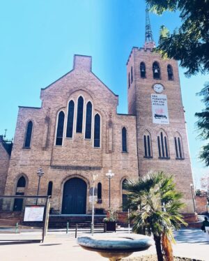 Jorge Javier Vázquez Instagram - Redescubrir tu ciudad paseando en Navidad. El centro de Badalona está espectacular. Menudo viaje nostálgico me acabo de pegar. Qué bonita está Badalona. Qué recuerdos. Roda el món i torna al Born. Gracias a todos los vecinos que me han saludado con tanto cariño.