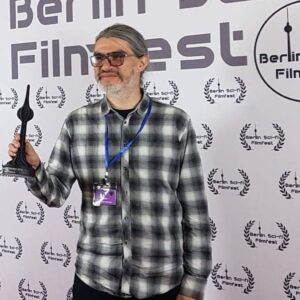 Jorge Luis Moreno Instagram - Felicidades a todo el equipo de @peliculacygnus por el reconocimiento en Berlin Sci-Fi Filmfest!!! #escuchalaseñal #estoescygnus