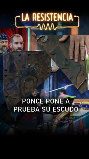 Jorge Ponce Instagram - @cerribero ahora tiene un escudo. No hay que pararse a entenderlo, solo ver cómo le tiran cosas. Perfecto para cuando salga a la calle.

Gracias a @juanitamigliore por el escudo y por no decirnos que no a una gilipollez así ❤️