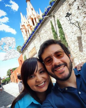 Jorge Ulloa Instagram - Nos escapamos a San Miguel de Allende, un Pueblito Mágico en México, de esos que los gringos se imaginan que así es toda Latinoamérica. Hasta nos cruzamos con una viejita idéntica a Coco. ¡Precioso!