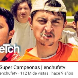 Jorge Ulloa Instagram - Hoy, hace diez años, grabamos #Supercampeonas, el sketch más visto de @enchufetv que, hasta el momento, tiene 112 millones de reproducciones. ¡Un clásico que amé hacer con estos capos que amo! Aquí unas fotitos del rodaje. ❤️🙌 #director #escritor