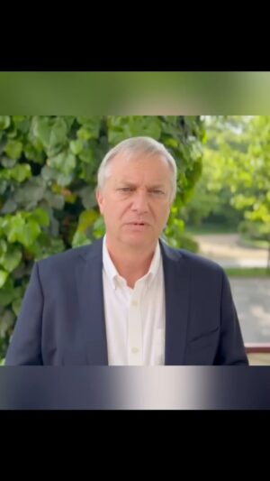 José Antonio Kast Instagram - Tres Carabineros asesinados en Arauco. Llegó la hora de terminar con el buenismo y atacar con fuerza el terrorismo. Estado de sitio, cierre y fortalecimiento de fronteras y destitución del gabinete de seguridad urgente. Presidente Boric llegó el
momento de despertar.