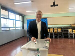 José Antonio Kast Instagram - Hoy puede comenzar el camino para que #ReconstruyamosChile 👍🏻🇨🇱