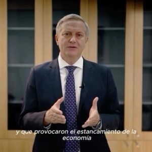 José Antonio Kast Instagram - Si hay alguien en Chile que no actuó con racionalidad, que hizo promesas que nunca cumplió y que es la causante de la grave crisis que vive el país, se llama Michele Bachelet y no tiene ningún derecho a venir a ningunear a los chilenos y tratarlos de ignorantes.