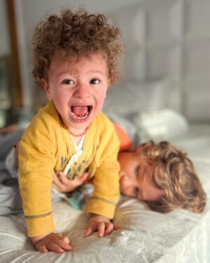 José Carlos Pereira Instagram - Se há fotos que têm som… está é uma delas. 👶🏼😱.
.
#scream #baby #tomas #caracois #mornings #family #fatherof3 #brothers #salvador