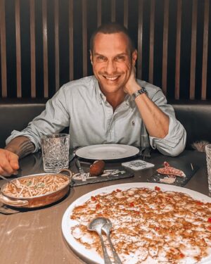 José Carlos Pereira Instagram - Boa semana a todos 😃😍.
@k.o.b_byolivier 
.
.
#kob #olivier #foodporn #meat #dinner #family #night #tastyfood #tiredbuthappy