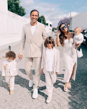 José Carlos Pereira Instagram - Saúde, Amor e Família.
O Futuro não nos pertence , mas no Presente luto e faço o melhor por eles e para eles.
Obrigado @ines.de.gois pela mãe que tens sido para os nossos bebés.
.
.
#family #dadof3 #momof2 #batizadodasofia #vilagale #vilagaleevora #evora 
@vilagale