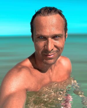 José Carlos Pereira Instagram - É assim que me despeço desta última semana com a certeza de que para o ano voltarei se Deus quiser e a minha vida permitir. 🇨🇻🏖️🌅
Para o ano em família porque as saudades são muitas e os miúdos já são mais velhos e já podem vir mais a vontade,
Obrigado @oasisatlantico.hotels pela hospitalidade, simpatia e acima de tudo me fazerem sentir em casa.
Boa semana a todos.
Voltamos ao trabalho!!!
.
.
#caboverde #sal #oasisatlanticohotels #oasissalinassea #santamaria #beach #sun #sea #salt #water #holidays