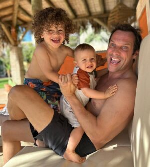 José Carlos Pereira Instagram - A nossa expressão diz tudo.
Viva as férias ☀️
.
.
#love #family #father #prouddad #fatherof3 #holidays #summer #2023