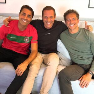 José Carlos Pereira Instagram - Força Portugal… 🇵🇹 
Os 3 coroas no Brasil…
.
.
#oldschool #actors #riodejaneiro #portugal #copa2022