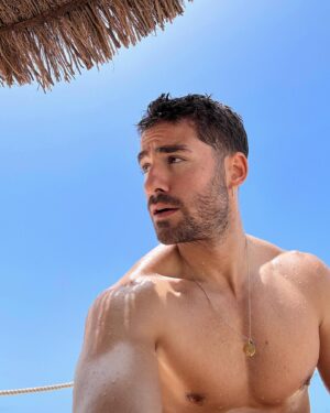 José Condessa Instagram - último mergulho para a despedida, daqui a nada já estou na outra ilha 🤍
