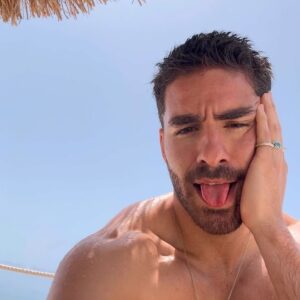 José Condessa Instagram - último mergulho para a despedida, daqui a nada já estou na outra ilha 🤍