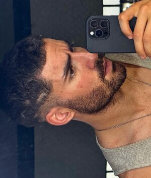 José Condessa Instagram - Um novo Eduardo, nova temporada de Rabo de Peixe, novas personagens e situações que nos vão deixar, de novo, colados e orgulhosos… mas o amor e a vontade são os mesmos de sempre! É tão bom estar de volta a este nosso universo na ilha mágica! F#*@-$£ !! Quem me dera poder mostrar-vos mais… 

Ainda me estou a habituar a este novo corte, mas tem me conquistado, confesso. 

@netflixpt 

@carrelosquad | @connosco.pt
