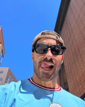 José Condessa Instagram - Um resumo bastante resumido do incrível que foram estes dois dias. Fez sol e calor em Manchester, arrepiei-me com o Eric Clapton, fez-se história na premier, fiquei sem voz de tanto festejarmos, festas memoráveis, houve boa comida e boas pessoas, tudo isto em menos de 48h. 

Agora preciso de férias destes dias 😎