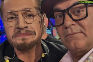José Corbacho Instagram - Gracias por invitarme a jugar una noche más en ese patio de recreo tan maravilloso que es @tucaramesuena 

Primero, un beso a mi querido @angelllacer_oficial al que sustituí y que pronto va a estar dando guerra, o mejor dicho, dando amor. ♥️
Gracias a ese jurado maravilloso @carloslatre @chenoa y #Lolita por su cariño. ♥️♥️♥️
A @fuentes_manel y todo el equipazo técnico del programa. 
Y al pedazo casting de esta edición. @juanrabonet @_valros @soymiguellago @supremmedeluxe @raquelsanchezsilva @raoulvazquez @oficialconchita @davibusta @juliamedina BRAVO 👏🏽👏🏽👏🏽

FELIZ DE VOLVER A JUGAR CON VOSOTROS!
♥️♥️♥️
@atresmediacom 

Las fotos como siempre de @joseirun_fotografia 📷