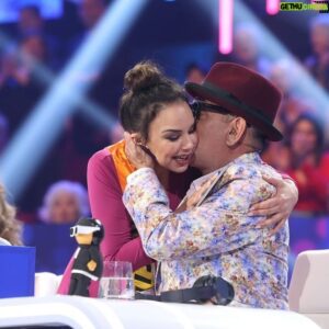José Corbacho Instagram - Gracias por invitarme a jugar una noche más en ese patio de recreo tan maravilloso que es @tucaramesuena 

Primero, un beso a mi querido @angelllacer_oficial al que sustituí y que pronto va a estar dando guerra, o mejor dicho, dando amor. ♥️
Gracias a ese jurado maravilloso @carloslatre @chenoa y #Lolita por su cariño. ♥️♥️♥️
A @fuentes_manel y todo el equipazo técnico del programa. 
Y al pedazo casting de esta edición. @juanrabonet @_valros @soymiguellago @supremmedeluxe @raquelsanchezsilva @raoulvazquez @oficialconchita @davibusta @juliamedina BRAVO 👏🏽👏🏽👏🏽

FELIZ DE VOLVER A JUGAR CON VOSOTROS!
♥️♥️♥️
@atresmediacom 

Las fotos como siempre de @joseirun_fotografia 📷