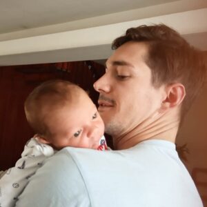 Jose Dammert Instagram - Sin duda una de las cosas que me cuesta más en esta cuarentena es no poder apachurrarte! La tecnología nos permite verte crecer! Pero nos morimos de ganas de crecer contigo! Ya prontito nos vemos! #tio #sobrino #familia #yomequedoencasa