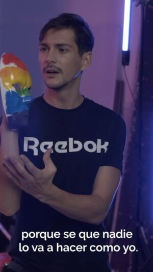 Jose Dammert Instagram - Cuando me preguntan cómo hago para salir adelante en un mundo con tantos obstáculos para la comunidad LGBTIQ  
Pues la respuesta es “Mi Tribu” y @reebokperu es parte de esa tribu! Porque Somos Valientes, nacimos Valientes y estamos aquí para demostrarlo” 
#PrideXReebok