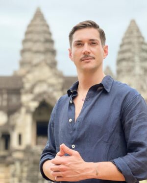 Jose Dammert Instagram - Angkor Wat 
(y mi pose de presentador de noticias)