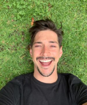 Jose Dammert Instagram - No siempre es fácil... pero sonríe siempre! Es medicina.. busca un motivo.. siempre hay, así sea un mal chiste... feliz día a ti! #positivo #fuerte #guerrero